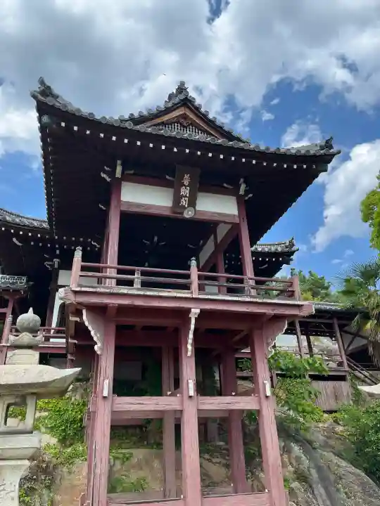 西方寺の{uncategorized: "未分類", other: "その他", undefined: "問題あり", building: "その他建物", grave: "お墓", sacred_gate: "鳥居", guardian: "狛犬", statue: "像", buddha: "仏像", history: "歴史", nature: "自然", garden: "庭園", animal: "動物", pagoda: "塔", temizu: "手水舎", mountain_gate: "山門・神門", sanctuary: "本殿・本堂", subordinate: "末社・摂社", art: "芸術", scenery: "景色", jizo: "地蔵", ema: "絵馬", goshuin: "御朱印", omikuji: "おみくじ", items: "授与品その他", amulet: "お守り", goshuincho: "御朱印帳", eats: "食事", festival: "お祭り", votive_dance: "神楽", shichigosan: "七五三参", wedding: "結婚式", experience: "体験その他", initially: "初詣", around: "周辺", anti_infection: "感染症対策"}