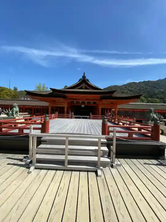 厳島神社の{uncategorized: "未分類", other: "その他", undefined: "問題あり", building: "その他建物", grave: "お墓", sacred_gate: "鳥居", guardian: "狛犬", statue: "像", buddha: "仏像", history: "歴史", nature: "自然", garden: "庭園", animal: "動物", pagoda: "塔", temizu: "手水舎", mountain_gate: "山門・神門", sanctuary: "本殿・本堂", subordinate: "末社・摂社", art: "芸術", scenery: "景色", jizo: "地蔵", ema: "絵馬", goshuin: "御朱印", omikuji: "おみくじ", items: "授与品その他", amulet: "お守り", goshuincho: "御朱印帳", eats: "食事", festival: "お祭り", votive_dance: "神楽", shichigosan: "七五三参", wedding: "結婚式", experience: "体験その他", initially: "初詣", around: "周辺", anti_infection: "感染症対策"}