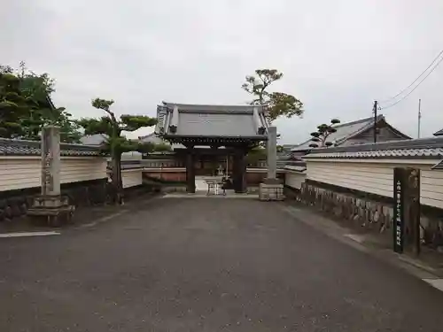 円長寺の山門