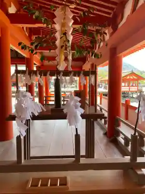 厳島神社の{uncategorized: "未分類", other: "その他", undefined: "問題あり", building: "その他建物", grave: "お墓", sacred_gate: "鳥居", guardian: "狛犬", statue: "像", buddha: "仏像", history: "歴史", nature: "自然", garden: "庭園", animal: "動物", pagoda: "塔", temizu: "手水舎", mountain_gate: "山門・神門", sanctuary: "本殿・本堂", subordinate: "末社・摂社", art: "芸術", scenery: "景色", jizo: "地蔵", ema: "絵馬", goshuin: "御朱印", omikuji: "おみくじ", items: "授与品その他", amulet: "お守り", goshuincho: "御朱印帳", eats: "食事", festival: "お祭り", votive_dance: "神楽", shichigosan: "七五三参", wedding: "結婚式", experience: "体験その他", initially: "初詣", around: "周辺", anti_infection: "感染症対策"}