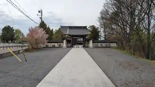 明憲寺の山門