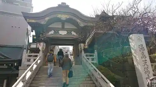 湯島天満宮の山門