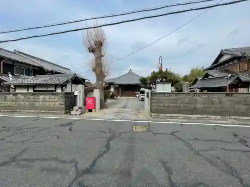 地蔵院の{uncategorized: "未分類", other: "その他", undefined: "問題あり", building: "その他建物", grave: "お墓", sacred_gate: "鳥居", guardian: "狛犬", statue: "像", buddha: "仏像", history: "歴史", nature: "自然", garden: "庭園", animal: "動物", pagoda: "塔", temizu: "手水舎", mountain_gate: "山門・神門", sanctuary: "本殿・本堂", subordinate: "末社・摂社", art: "芸術", scenery: "景色", jizo: "地蔵", ema: "絵馬", goshuin: "御朱印", omikuji: "おみくじ", items: "授与品その他", amulet: "お守り", goshuincho: "御朱印帳", eats: "食事", festival: "お祭り", votive_dance: "神楽", shichigosan: "七五三参", wedding: "結婚式", experience: "体験その他", initially: "初詣", around: "周辺", anti_infection: "感染症対策"}
