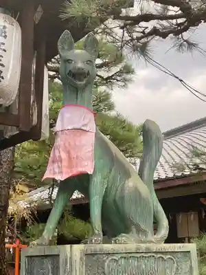 満足稲荷神社の狛犬