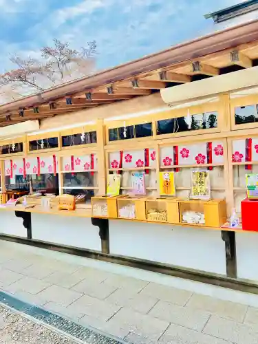 常陸二ノ宮　静神社の{uncategorized: "未分類", other: "その他", undefined: "問題あり", building: "その他建物", grave: "お墓", sacred_gate: "鳥居", guardian: "狛犬", statue: "像", buddha: "仏像", history: "歴史", nature: "自然", garden: "庭園", animal: "動物", pagoda: "塔", temizu: "手水舎", mountain_gate: "山門・神門", sanctuary: "本殿・本堂", subordinate: "末社・摂社", art: "芸術", scenery: "景色", jizo: "地蔵", ema: "絵馬", goshuin: "御朱印", omikuji: "おみくじ", items: "授与品その他", amulet: "お守り", goshuincho: "御朱印帳", eats: "食事", festival: "お祭り", votive_dance: "神楽", shichigosan: "七五三参", wedding: "結婚式", experience: "体験その他", initially: "初詣", around: "周辺", anti_infection: "感染症対策"}