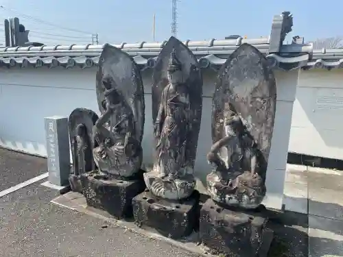 宝性寺の{uncategorized: "未分類", other: "その他", undefined: "問題あり", building: "その他建物", grave: "お墓", sacred_gate: "鳥居", guardian: "狛犬", statue: "像", buddha: "仏像", history: "歴史", nature: "自然", garden: "庭園", animal: "動物", pagoda: "塔", temizu: "手水舎", mountain_gate: "山門・神門", sanctuary: "本殿・本堂", subordinate: "末社・摂社", art: "芸術", scenery: "景色", jizo: "地蔵", ema: "絵馬", goshuin: "御朱印", omikuji: "おみくじ", items: "授与品その他", amulet: "お守り", goshuincho: "御朱印帳", eats: "食事", festival: "お祭り", votive_dance: "神楽", shichigosan: "七五三参", wedding: "結婚式", experience: "体験その他", initially: "初詣", around: "周辺", anti_infection: "感染症対策"}