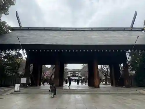 靖國神社の{uncategorized: "未分類", other: "その他", undefined: "問題あり", building: "その他建物", grave: "お墓", sacred_gate: "鳥居", guardian: "狛犬", statue: "像", buddha: "仏像", history: "歴史", nature: "自然", garden: "庭園", animal: "動物", pagoda: "塔", temizu: "手水舎", mountain_gate: "山門・神門", sanctuary: "本殿・本堂", subordinate: "末社・摂社", art: "芸術", scenery: "景色", jizo: "地蔵", ema: "絵馬", goshuin: "御朱印", omikuji: "おみくじ", items: "授与品その他", amulet: "お守り", goshuincho: "御朱印帳", eats: "食事", festival: "お祭り", votive_dance: "神楽", shichigosan: "七五三参", wedding: "結婚式", experience: "体験その他", initially: "初詣", around: "周辺", anti_infection: "感染症対策"}