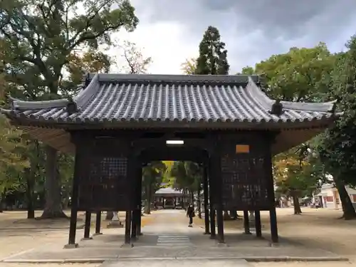 素盞嗚神社の山門