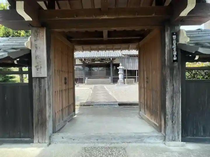 恵心寺の{uncategorized: "未分類", other: "その他", undefined: "問題あり", building: "その他建物", grave: "お墓", sacred_gate: "鳥居", guardian: "狛犬", statue: "像", buddha: "仏像", history: "歴史", nature: "自然", garden: "庭園", animal: "動物", pagoda: "塔", temizu: "手水舎", mountain_gate: "山門・神門", sanctuary: "本殿・本堂", subordinate: "末社・摂社", art: "芸術", scenery: "景色", jizo: "地蔵", ema: "絵馬", goshuin: "御朱印", omikuji: "おみくじ", items: "授与品その他", amulet: "お守り", goshuincho: "御朱印帳", eats: "食事", festival: "お祭り", votive_dance: "神楽", shichigosan: "七五三参", wedding: "結婚式", experience: "体験その他", initially: "初詣", around: "周辺", anti_infection: "感染症対策"}