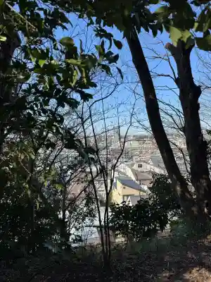 師岡熊野神社の{uncategorized: "未分類", other: "その他", undefined: "問題あり", building: "その他建物", grave: "お墓", sacred_gate: "鳥居", guardian: "狛犬", statue: "像", buddha: "仏像", history: "歴史", nature: "自然", garden: "庭園", animal: "動物", pagoda: "塔", temizu: "手水舎", mountain_gate: "山門・神門", sanctuary: "本殿・本堂", subordinate: "末社・摂社", art: "芸術", scenery: "景色", jizo: "地蔵", ema: "絵馬", goshuin: "御朱印", omikuji: "おみくじ", items: "授与品その他", amulet: "お守り", goshuincho: "御朱印帳", eats: "食事", festival: "お祭り", votive_dance: "神楽", shichigosan: "七五三参", wedding: "結婚式", experience: "体験その他", initially: "初詣", around: "周辺", anti_infection: "感染症対策"}
