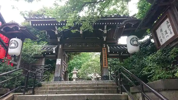 豊川稲荷東京別院の山門・神門