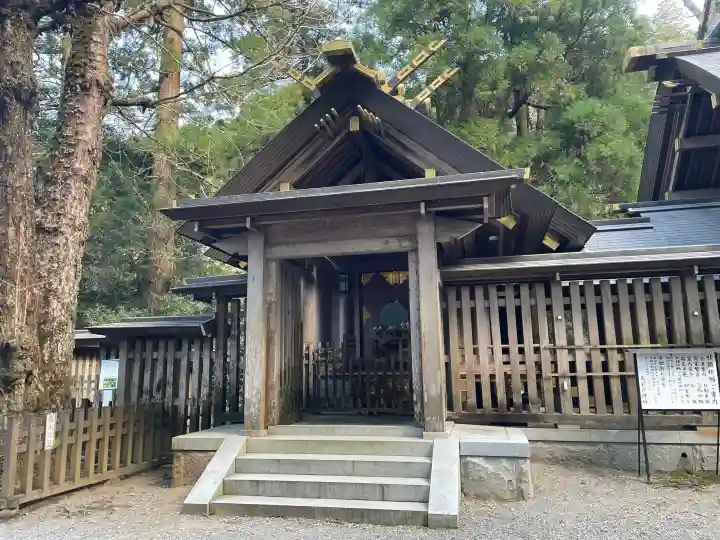 天岩戸神社の{uncategorized: "未分類", other: "その他", undefined: "問題あり", building: "その他建物", grave: "お墓", sacred_gate: "鳥居", guardian: "狛犬", statue: "像", buddha: "仏像", history: "歴史", nature: "自然", garden: "庭園", animal: "動物", pagoda: "塔", temizu: "手水舎", mountain_gate: "山門・神門", sanctuary: "本殿・本堂", subordinate: "末社・摂社", art: "芸術", scenery: "景色", jizo: "地蔵", ema: "絵馬", goshuin: "御朱印", omikuji: "おみくじ", items: "授与品その他", amulet: "お守り", goshuincho: "御朱印帳", eats: "食事", festival: "お祭り", votive_dance: "神楽", shichigosan: "七五三参", wedding: "結婚式", experience: "体験その他", initially: "初詣", around: "周辺", anti_infection: "感染症対策"}