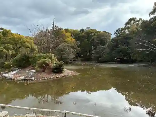 勧修寺の{uncategorized: "未分類", other: "その他", undefined: "問題あり", building: "その他建物", grave: "お墓", sacred_gate: "鳥居", guardian: "狛犬", statue: "像", buddha: "仏像", history: "歴史", nature: "自然", garden: "庭園", animal: "動物", pagoda: "塔", temizu: "手水舎", mountain_gate: "山門・神門", sanctuary: "本殿・本堂", subordinate: "末社・摂社", art: "芸術", scenery: "景色", jizo: "地蔵", ema: "絵馬", goshuin: "御朱印", omikuji: "おみくじ", items: "授与品その他", amulet: "お守り", goshuincho: "御朱印帳", eats: "食事", festival: "お祭り", votive_dance: "神楽", shichigosan: "七五三参", wedding: "結婚式", experience: "体験その他", initially: "初詣", around: "周辺", anti_infection: "感染症対策"}