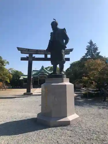 豊國神社の像