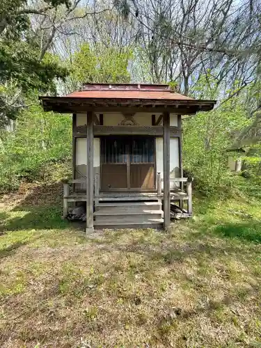 豊原神社の{uncategorized: "未分類", other: "その他", undefined: "問題あり", building: "その他建物", grave: "お墓", sacred_gate: "鳥居", guardian: "狛犬", statue: "像", buddha: "仏像", history: "歴史", nature: "自然", garden: "庭園", animal: "動物", pagoda: "塔", temizu: "手水舎", mountain_gate: "山門・神門", sanctuary: "本殿・本堂", subordinate: "末社・摂社", art: "芸術", scenery: "景色", jizo: "地蔵", ema: "絵馬", goshuin: "御朱印", omikuji: "おみくじ", items: "授与品その他", amulet: "お守り", goshuincho: "御朱印帳", eats: "食事", festival: "お祭り", votive_dance: "神楽", shichigosan: "七五三参", wedding: "結婚式", experience: "体験その他", initially: "初詣", around: "周辺", anti_infection: "感染症対策"}