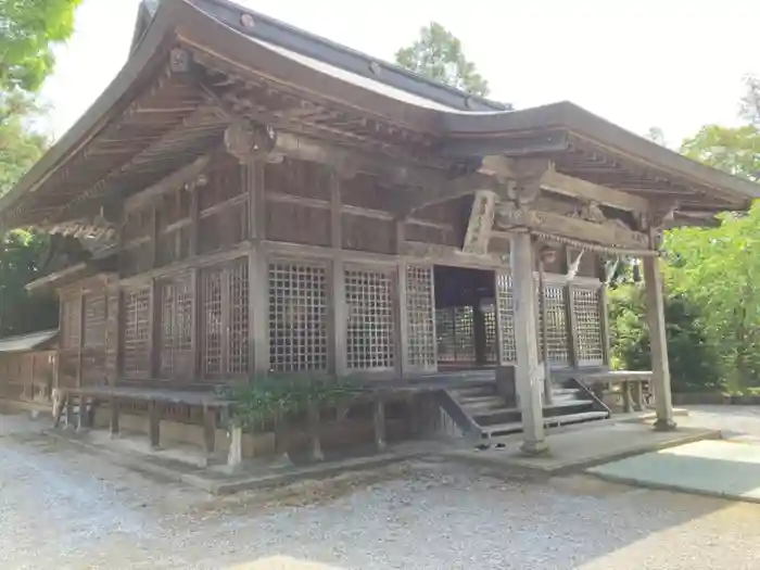 諏訪神社の本殿