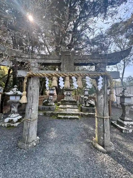 武雄神社の{uncategorized: "未分類", other: "その他", undefined: "問題あり", building: "その他建物", grave: "お墓", sacred_gate: "鳥居", guardian: "狛犬", statue: "像", buddha: "仏像", history: "歴史", nature: "自然", garden: "庭園", animal: "動物", pagoda: "塔", temizu: "手水舎", mountain_gate: "山門・神門", sanctuary: "本殿・本堂", subordinate: "末社・摂社", art: "芸術", scenery: "景色", jizo: "地蔵", ema: "絵馬", goshuin: "御朱印", omikuji: "おみくじ", items: "授与品その他", amulet: "お守り", goshuincho: "御朱印帳", eats: "食事", festival: "お祭り", votive_dance: "神楽", shichigosan: "七五三参", wedding: "結婚式", experience: "体験その他", initially: "初詣", around: "周辺", anti_infection: "感染症対策"}
