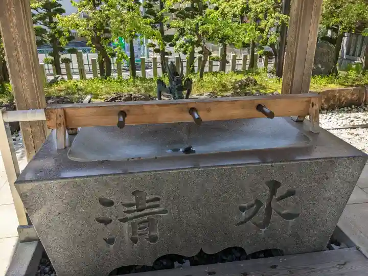 伊勝八幡宮の{uncategorized: "未分類", other: "その他", undefined: "問題あり", building: "その他建物", grave: "お墓", sacred_gate: "鳥居", guardian: "狛犬", statue: "像", buddha: "仏像", history: "歴史", nature: "自然", garden: "庭園", animal: "動物", pagoda: "塔", temizu: "手水舎", mountain_gate: "山門・神門", sanctuary: "本殿・本堂", subordinate: "末社・摂社", art: "芸術", scenery: "景色", jizo: "地蔵", ema: "絵馬", goshuin: "御朱印", omikuji: "おみくじ", items: "授与品その他", amulet: "お守り", goshuincho: "御朱印帳", eats: "食事", festival: "お祭り", votive_dance: "神楽", shichigosan: "七五三参", wedding: "結婚式", experience: "体験その他", initially: "初詣", around: "周辺", anti_infection: "感染症対策"}