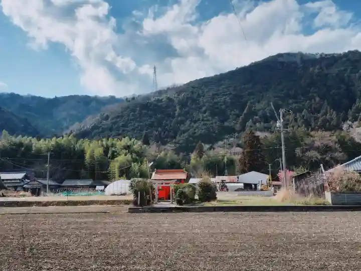 茶の木稲荷神社の{uncategorized: "未分類", other: "その他", undefined: "問題あり", building: "その他建物", grave: "お墓", sacred_gate: "鳥居", guardian: "狛犬", statue: "像", buddha: "仏像", history: "歴史", nature: "自然", garden: "庭園", animal: "動物", pagoda: "塔", temizu: "手水舎", mountain_gate: "山門・神門", sanctuary: "本殿・本堂", subordinate: "末社・摂社", art: "芸術", scenery: "景色", jizo: "地蔵", ema: "絵馬", goshuin: "御朱印", omikuji: "おみくじ", items: "授与品その他", amulet: "お守り", goshuincho: "御朱印帳", eats: "食事", festival: "お祭り", votive_dance: "神楽", shichigosan: "七五三参", wedding: "結婚式", experience: "体験その他", initially: "初詣", around: "周辺", anti_infection: "感染症対策"}