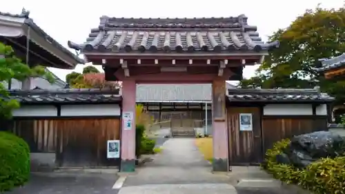 名號山 専唱院の山門