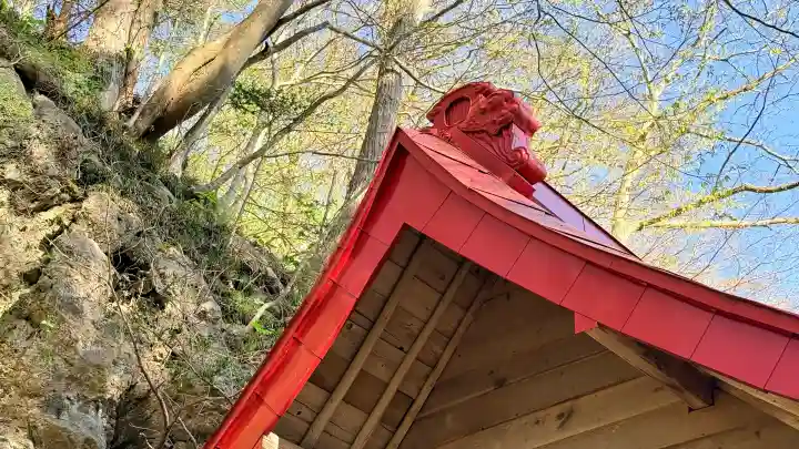 湯の沢神社の{uncategorized: "未分類", other: "その他", undefined: "問題あり", building: "その他建物", grave: "お墓", sacred_gate: "鳥居", guardian: "狛犬", statue: "像", buddha: "仏像", history: "歴史", nature: "自然", garden: "庭園", animal: "動物", pagoda: "塔", temizu: "手水舎", mountain_gate: "山門・神門", sanctuary: "本殿・本堂", subordinate: "末社・摂社", art: "芸術", scenery: "景色", jizo: "地蔵", ema: "絵馬", goshuin: "御朱印", omikuji: "おみくじ", items: "授与品その他", amulet: "お守り", goshuincho: "御朱印帳", eats: "食事", festival: "お祭り", votive_dance: "神楽", shichigosan: "七五三参", wedding: "結婚式", experience: "体験その他", initially: "初詣", around: "周辺", anti_infection: "感染症対策"}