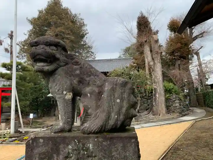 上中居諏訪神社の狛犬