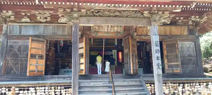 目の霊山 油山寺の本殿・本堂