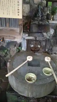 品川神社の手水舎