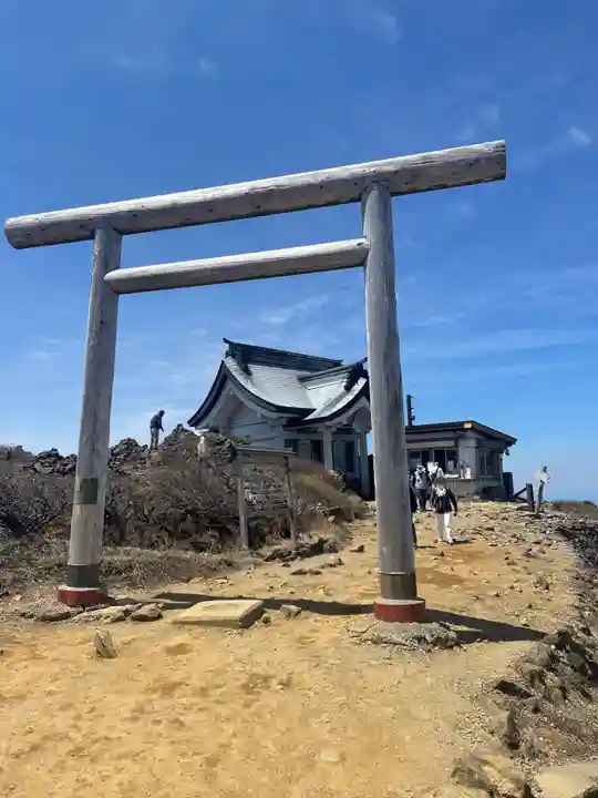 刈田嶺神社(奥宮)の鳥居