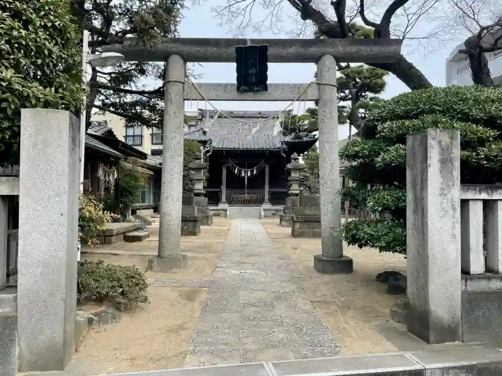 胡録神社の{uncategorized: "未分類", other: "その他", undefined: "問題あり", building: "その他建物", grave: "お墓", sacred_gate: "鳥居", guardian: "狛犬", statue: "像", buddha: "仏像", history: "歴史", nature: "自然", garden: "庭園", animal: "動物", pagoda: "塔", temizu: "手水舎", mountain_gate: "山門・神門", sanctuary: "本殿・本堂", subordinate: "末社・摂社", art: "芸術", scenery: "景色", jizo: "地蔵", ema: "絵馬", goshuin: "御朱印", omikuji: "おみくじ", items: "授与品その他", amulet: "お守り", goshuincho: "御朱印帳", eats: "食事", festival: "お祭り", votive_dance: "神楽", shichigosan: "七五三参", wedding: "結婚式", experience: "体験その他", initially: "初詣", around: "周辺", anti_infection: "感染症対策"}