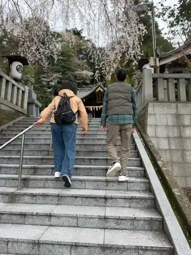 毛谷黒龍神社の{uncategorized: "未分類", other: "その他", undefined: "問題あり", building: "その他建物", grave: "お墓", sacred_gate: "鳥居", guardian: "狛犬", statue: "像", buddha: "仏像", history: "歴史", nature: "自然", garden: "庭園", animal: "動物", pagoda: "塔", temizu: "手水舎", mountain_gate: "山門・神門", sanctuary: "本殿・本堂", subordinate: "末社・摂社", art: "芸術", scenery: "景色", jizo: "地蔵", ema: "絵馬", goshuin: "御朱印", omikuji: "おみくじ", items: "授与品その他", amulet: "お守り", goshuincho: "御朱印帳", eats: "食事", festival: "お祭り", votive_dance: "神楽", shichigosan: "七五三参", wedding: "結婚式", experience: "体験その他", initially: "初詣", around: "周辺", anti_infection: "感染症対策"}