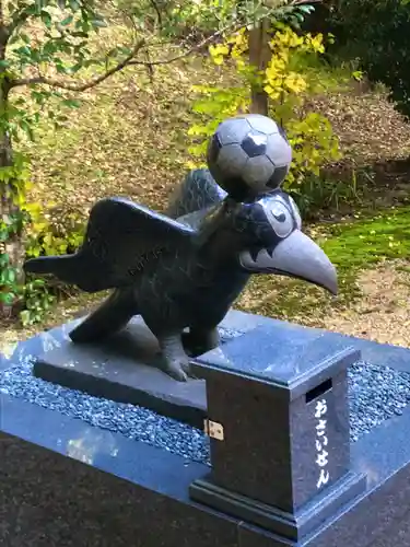 八咫烏神社の狛犬