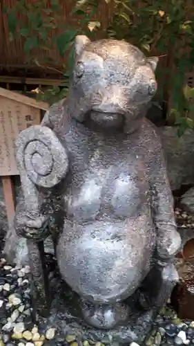 本陣狸大明神社の狛犬