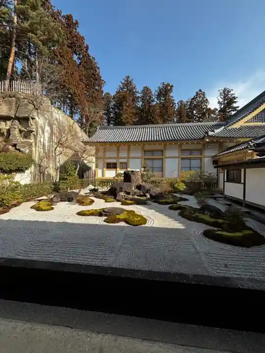 瑞巌寺の{uncategorized: "未分類", other: "その他", undefined: "問題あり", building: "その他建物", grave: "お墓", sacred_gate: "鳥居", guardian: "狛犬", statue: "像", buddha: "仏像", history: "歴史", nature: "自然", garden: "庭園", animal: "動物", pagoda: "塔", temizu: "手水舎", mountain_gate: "山門・神門", sanctuary: "本殿・本堂", subordinate: "末社・摂社", art: "芸術", scenery: "景色", jizo: "地蔵", ema: "絵馬", goshuin: "御朱印", omikuji: "おみくじ", items: "授与品その他", amulet: "お守り", goshuincho: "御朱印帳", eats: "食事", festival: "お祭り", votive_dance: "神楽", shichigosan: "七五三参", wedding: "結婚式", experience: "体験その他", initially: "初詣", around: "周辺", anti_infection: "感染症対策"}