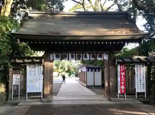 砥鹿神社（里宮）の山門・神門