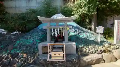 京濱伏見稲荷神社の{uncategorized: "未分類", other: "その他", undefined: "問題あり", building: "その他建物", grave: "お墓", sacred_gate: "鳥居", guardian: "狛犬", statue: "像", buddha: "仏像", history: "歴史", nature: "自然", garden: "庭園", animal: "動物", pagoda: "塔", temizu: "手水舎", mountain_gate: "山門・神門", sanctuary: "本殿・本堂", subordinate: "末社・摂社", art: "芸術", scenery: "景色", jizo: "地蔵", ema: "絵馬", goshuin: "御朱印", omikuji: "おみくじ", items: "授与品その他", amulet: "お守り", goshuincho: "御朱印帳", eats: "食事", festival: "お祭り", votive_dance: "神楽", shichigosan: "七五三参", wedding: "結婚式", experience: "体験その他", initially: "初詣", around: "周辺", anti_infection: "感染症対策"}
