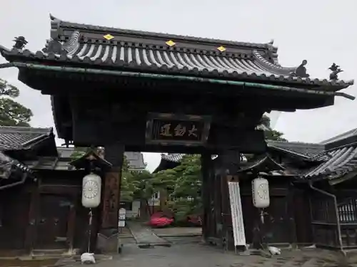 善光寺大勧進の山門