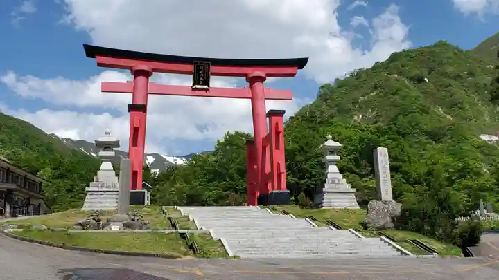 湯殿山神社(出羽三山神社)の鳥居