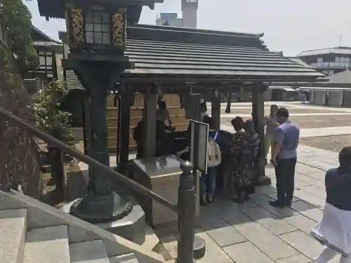 成田山新勝寺の手水舎