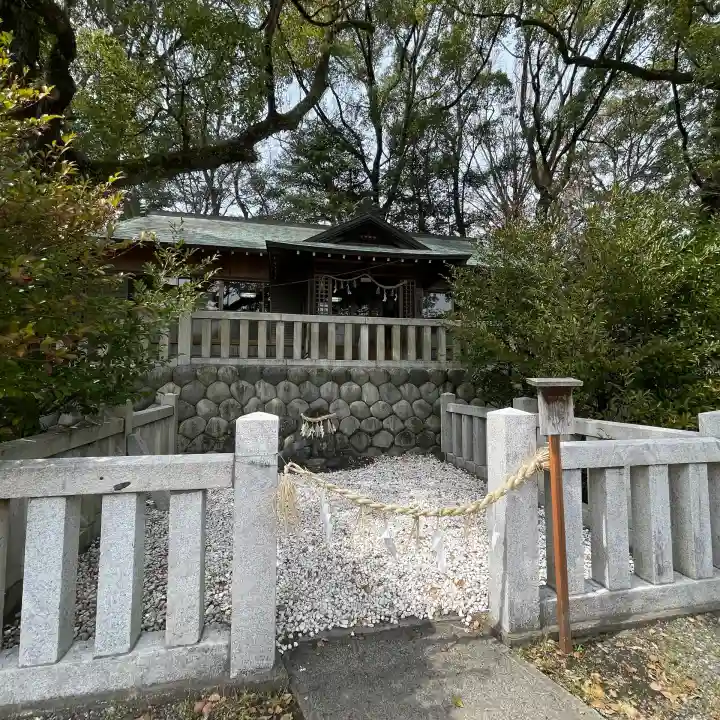 堤治神社の{uncategorized: "未分類", other: "その他", undefined: "問題あり", building: "その他建物", grave: "お墓", sacred_gate: "鳥居", guardian: "狛犬", statue: "像", buddha: "仏像", history: "歴史", nature: "自然", garden: "庭園", animal: "動物", pagoda: "塔", temizu: "手水舎", mountain_gate: "山門・神門", sanctuary: "本殿・本堂", subordinate: "末社・摂社", art: "芸術", scenery: "景色", jizo: "地蔵", ema: "絵馬", goshuin: "御朱印", omikuji: "おみくじ", items: "授与品その他", amulet: "お守り", goshuincho: "御朱印帳", eats: "食事", festival: "お祭り", votive_dance: "神楽", shichigosan: "七五三参", wedding: "結婚式", experience: "体験その他", initially: "初詣", around: "周辺", anti_infection: "感染症対策"}