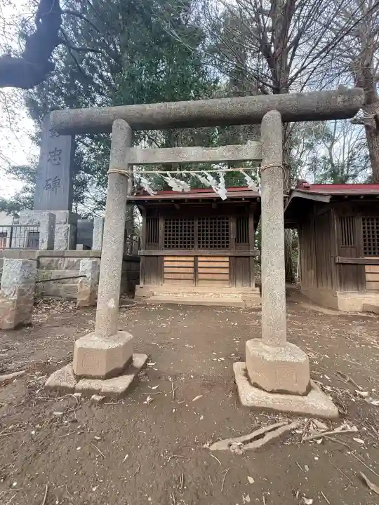 氷川神社の{uncategorized: "未分類", other: "その他", undefined: "問題あり", building: "その他建物", grave: "お墓", sacred_gate: "鳥居", guardian: "狛犬", statue: "像", buddha: "仏像", history: "歴史", nature: "自然", garden: "庭園", animal: "動物", pagoda: "塔", temizu: "手水舎", mountain_gate: "山門・神門", sanctuary: "本殿・本堂", subordinate: "末社・摂社", art: "芸術", scenery: "景色", jizo: "地蔵", ema: "絵馬", goshuin: "御朱印", omikuji: "おみくじ", items: "授与品その他", amulet: "お守り", goshuincho: "御朱印帳", eats: "食事", festival: "お祭り", votive_dance: "神楽", shichigosan: "七五三参", wedding: "結婚式", experience: "体験その他", initially: "初詣", around: "周辺", anti_infection: "感染症対策"}