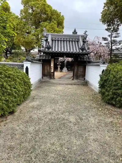 常福寺の山門