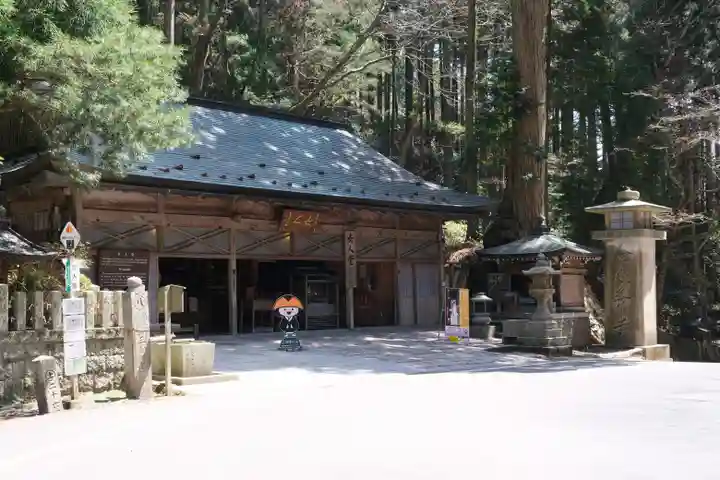 女人堂の本殿・本堂