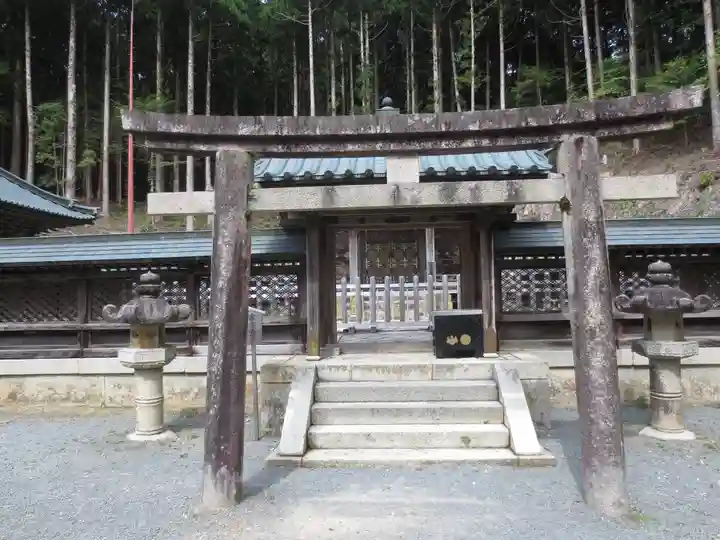 高野山金剛峯寺奥の院の鳥居
