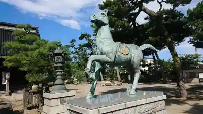 放生津八幡宮の像