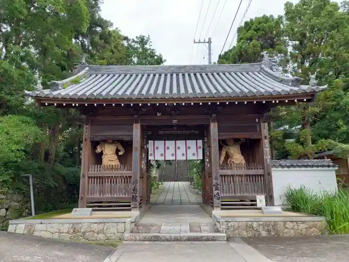 観音寺の山門・神門