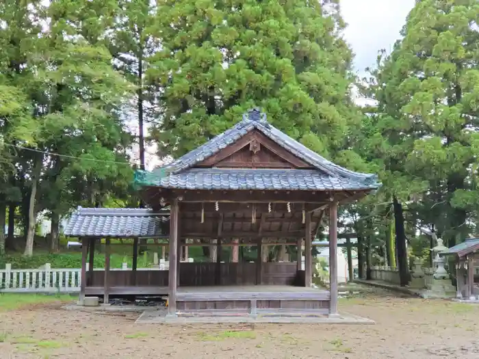 岩壺神社の建物その他