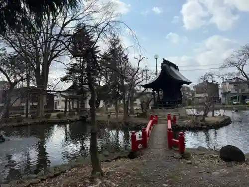 鳥海月山両所宮の{uncategorized: "未分類", other: "その他", undefined: "問題あり", building: "その他建物", grave: "お墓", sacred_gate: "鳥居", guardian: "狛犬", statue: "像", buddha: "仏像", history: "歴史", nature: "自然", garden: "庭園", animal: "動物", pagoda: "塔", temizu: "手水舎", mountain_gate: "山門・神門", sanctuary: "本殿・本堂", subordinate: "末社・摂社", art: "芸術", scenery: "景色", jizo: "地蔵", ema: "絵馬", goshuin: "御朱印", omikuji: "おみくじ", items: "授与品その他", amulet: "お守り", goshuincho: "御朱印帳", eats: "食事", festival: "お祭り", votive_dance: "神楽", shichigosan: "七五三参", wedding: "結婚式", experience: "体験その他", initially: "初詣", around: "周辺", anti_infection: "感染症対策"}