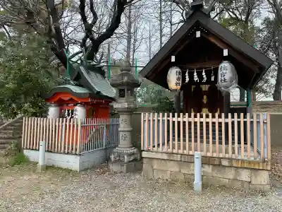 赤留比売命神社（杭全神社飛地境内社）の{uncategorized: "未分類", other: "その他", undefined: "問題あり", building: "その他建物", grave: "お墓", sacred_gate: "鳥居", guardian: "狛犬", statue: "像", buddha: "仏像", history: "歴史", nature: "自然", garden: "庭園", animal: "動物", pagoda: "塔", temizu: "手水舎", mountain_gate: "山門・神門", sanctuary: "本殿・本堂", subordinate: "末社・摂社", art: "芸術", scenery: "景色", jizo: "地蔵", ema: "絵馬", goshuin: "御朱印", omikuji: "おみくじ", items: "授与品その他", amulet: "お守り", goshuincho: "御朱印帳", eats: "食事", festival: "お祭り", votive_dance: "神楽", shichigosan: "七五三参", wedding: "結婚式", experience: "体験その他", initially: "初詣", around: "周辺", anti_infection: "感染症対策"}