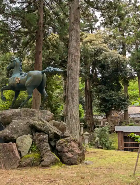気多神社の{uncategorized: "未分類", other: "その他", undefined: "問題あり", building: "その他建物", grave: "お墓", sacred_gate: "鳥居", guardian: "狛犬", statue: "像", buddha: "仏像", history: "歴史", nature: "自然", garden: "庭園", animal: "動物", pagoda: "塔", temizu: "手水舎", mountain_gate: "山門・神門", sanctuary: "本殿・本堂", subordinate: "末社・摂社", art: "芸術", scenery: "景色", jizo: "地蔵", ema: "絵馬", goshuin: "御朱印", omikuji: "おみくじ", items: "授与品その他", amulet: "お守り", goshuincho: "御朱印帳", eats: "食事", festival: "お祭り", votive_dance: "神楽", shichigosan: "七五三参", wedding: "結婚式", experience: "体験その他", initially: "初詣", around: "周辺", anti_infection: "感染症対策"}
